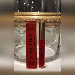 Too Faced Lip Injection Extreme Strawberry Kiss Lip Plumper
